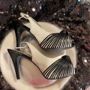 🤩🤩 IMPO | Black & White Platform Heels 👠👠